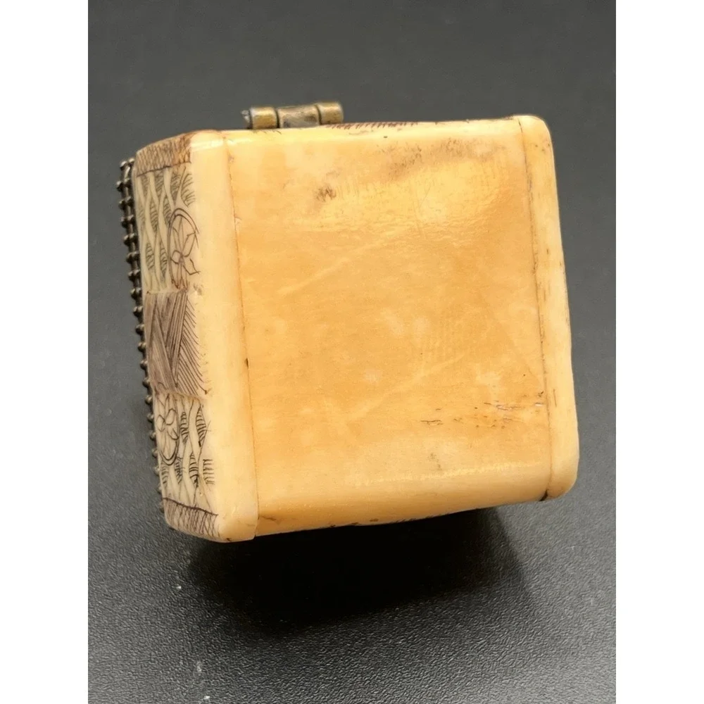 Vintage Handmade Trinket Box‎